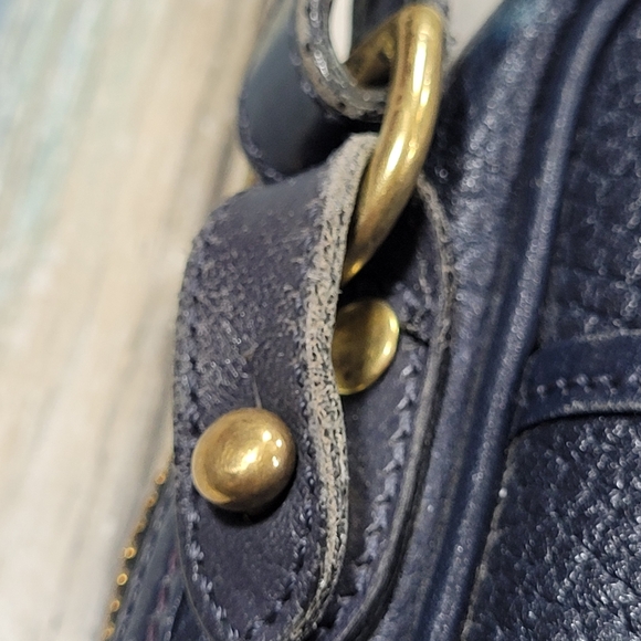 Vintage Dooney & Bourke Leather Crossbody Bag. - Picture 16 of 16